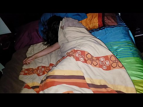 ❤️ Styvbarn som skäller ut sin unga styvmor medan hon sover. ❌ Porno at sv.assistirhentai.ru ❌️❤